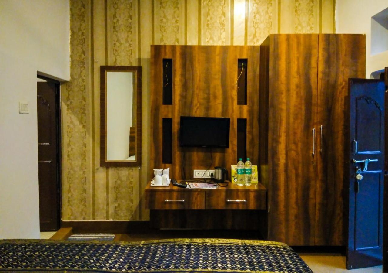 Dwivedi Hotels Hotel Elena Varanasi Luaran gambar