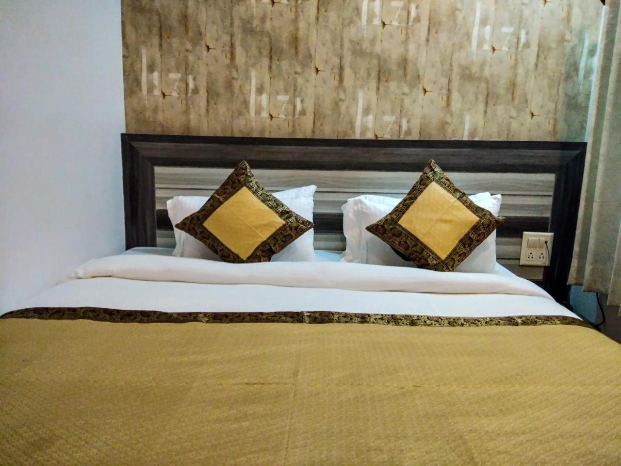 Dwivedi Hotels Hotel Elena Varanasi Luaran gambar