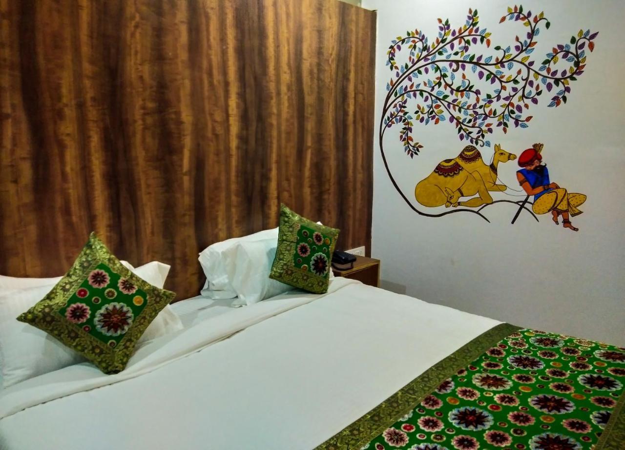 Dwivedi Hotels Hotel Elena Varanasi Luaran gambar